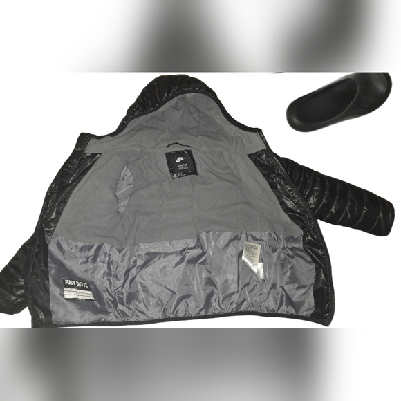 Nike Boys (7) Black Hooded Puffer Jacket - Picture 3 of 5